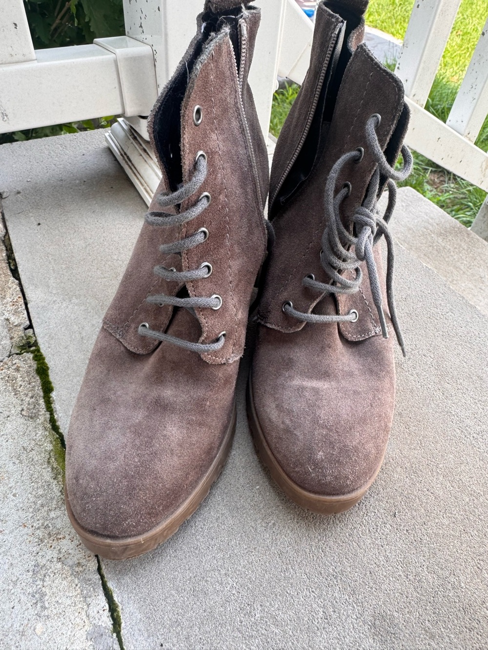Barneys New York Brown Suede Lace-Up Chukka Boots